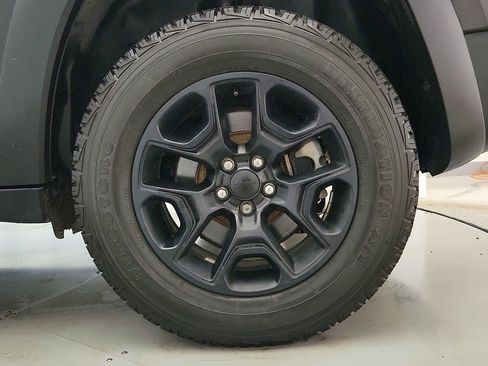 Used 2022 Jeep Cherokee Trailhawk w/ Trailer Tow Group AWD/4WD image 37