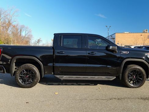 Used 2024 GMC Sierra 1500 AT4 w/ Technology Package image 11