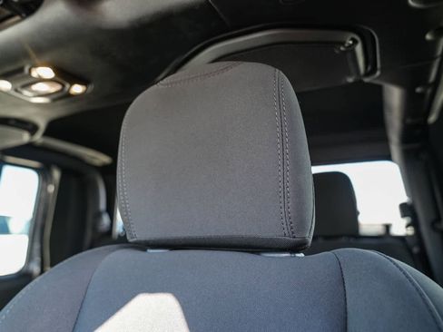 Used 2023 Jeep Gladiator Sport image 23