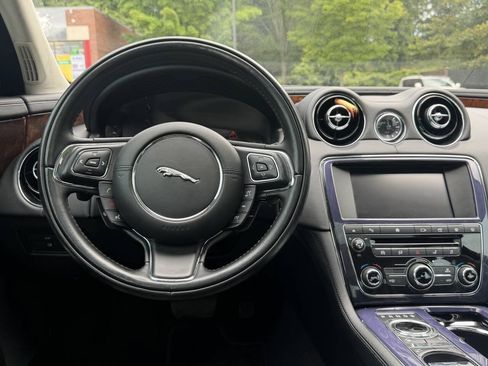 Used 2016 Jaguar XJ R-Sport RWD image 11