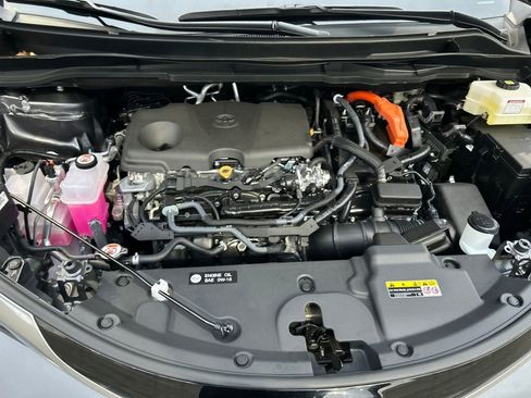 Used 2025 Toyota Sienna Platinum image 26