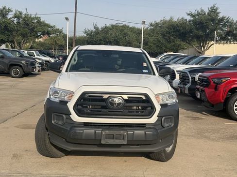 Used 2018 Toyota Tacoma SR RWD image 2
