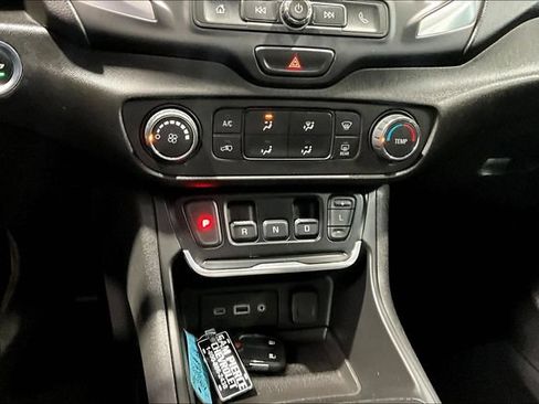 Used 2020 GMC Terrain SLE AWD/4WD image 15