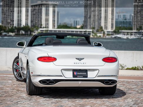 Used 2022 Bentley Continental GT image 3