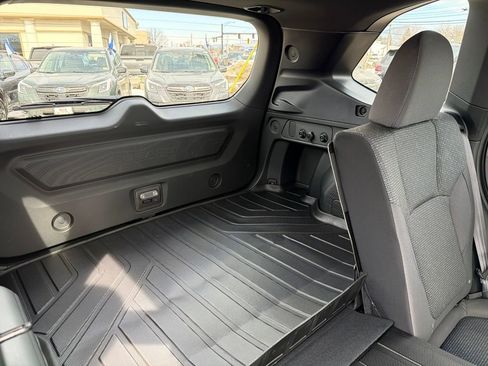 Used 2025 Subaru Forester Premium image 34