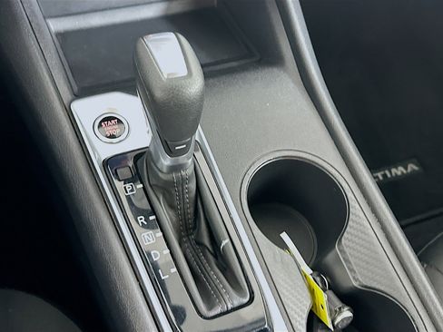 Used 2025 Nissan Altima 2.5 SV image 23