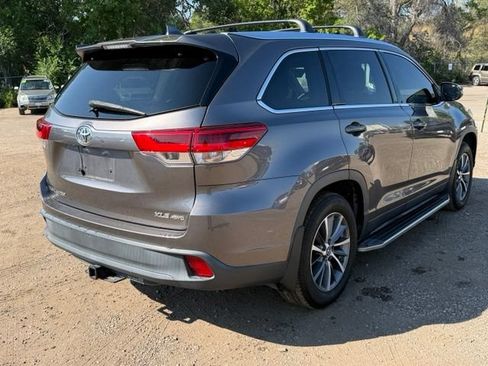 Used 2019 Toyota Highlander XLE AWD/4WD image 6