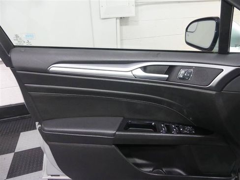 Used 2016 Ford Fusion Titanium AWD/4WD image 17