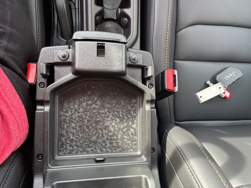 New 2025 Jeep Gladiator Sport image 25