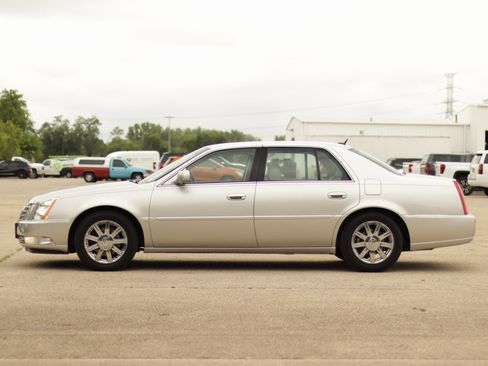 Used 2007 Cadillac DTS Luxury II image 4