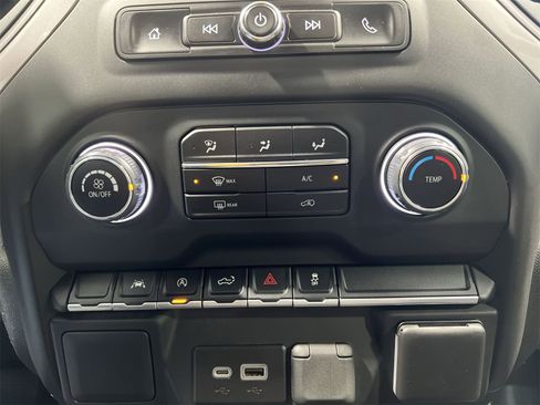 Used 2022 Chevrolet Silverado 1500 Custom image 18