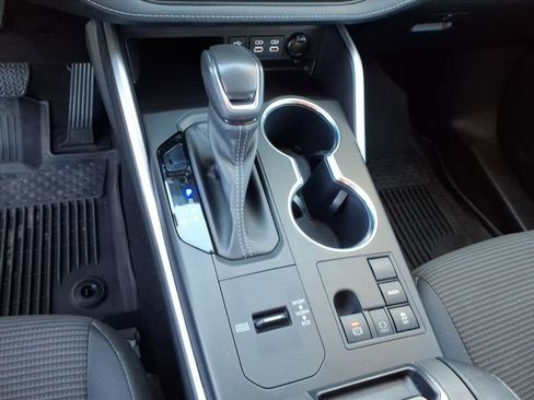 Used 2023 Toyota Highlander LE image 34