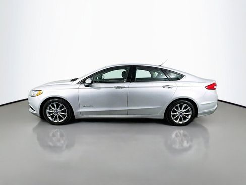 Used 2017 Ford Fusion SE FWD image 2