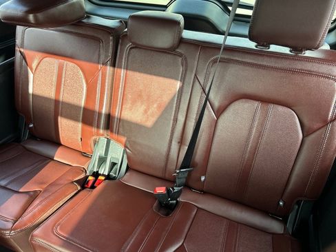 Used 2023 Ford Expedition Limited image 10