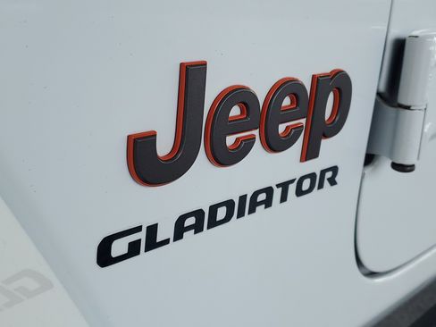 Certified 2021 Jeep Gladiator Mojave AWD/4WD image 5