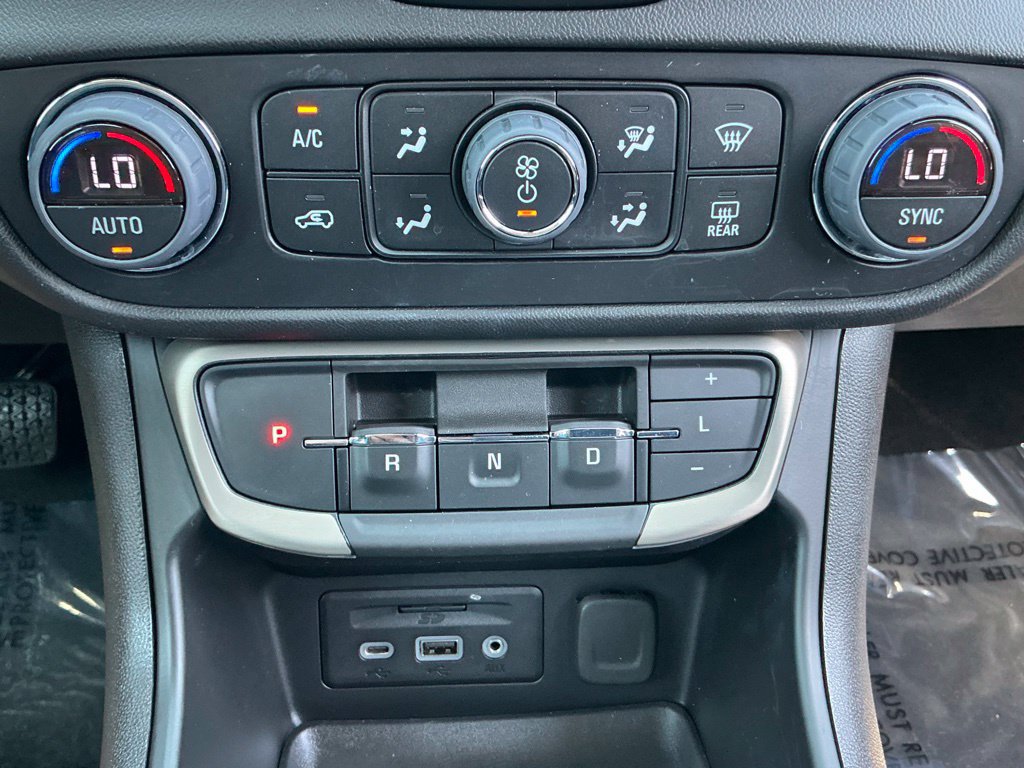 Used 2024 GMC Terrain Denali w/ Denali Premium Package AWD/4WD image 28
