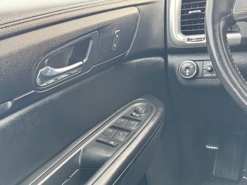 Used 2016 GMC Acadia SLE image 41