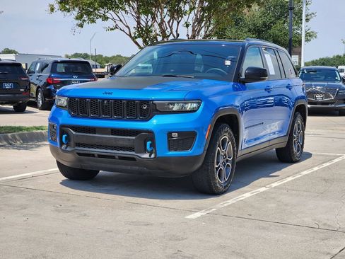 Used 2023 Jeep Grand Cherokee Trailhawk w/ Advanced Protech Group II AWD/4WD image 3