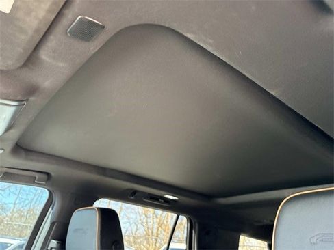 Used 2024 GMC Yukon AT4 w/ Technology Package image 30