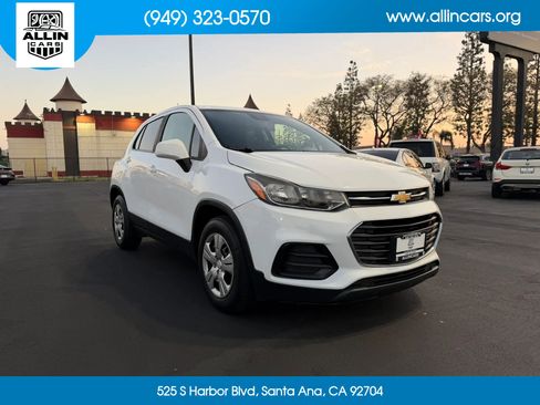 Used 2017 Chevrolet Trax LS image 1