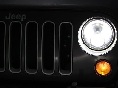 Used 2016 Jeep Wrangler Unlimited Sahara w/ Dual Top Group image 43