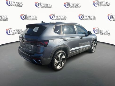 Used 2025 Volkswagen Taos SE image 5