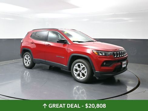Used 2025 Jeep Compass Latitude image 5