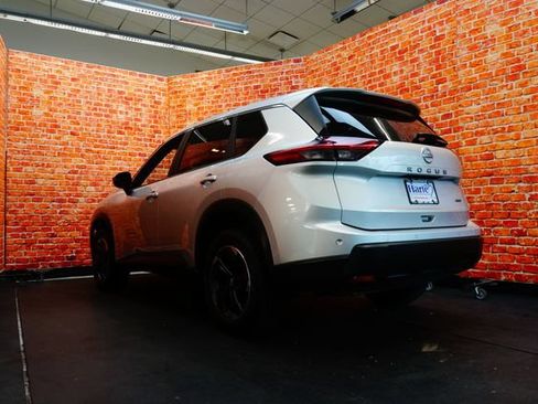 Certified 2025 Nissan Rogue SV AWD/4WD image 8