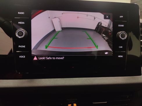 Used 2025 Volkswagen Jetta SE w/ Sunroof Package image 20