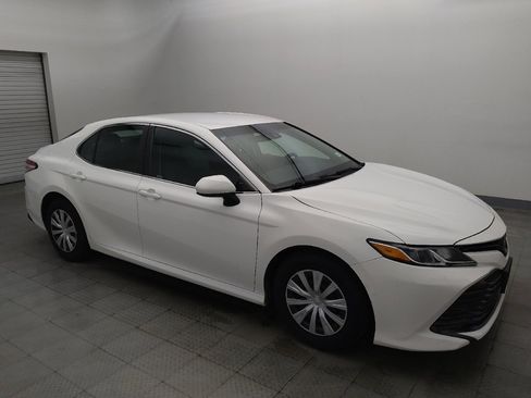 Used 2018 Toyota Camry FWD image 11