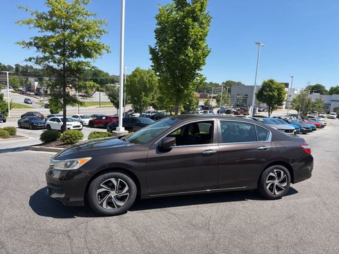 Used 2017 Honda Accord LX image 6