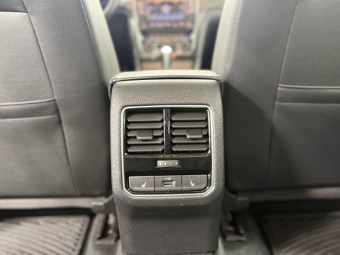 Used 2017 Volkswagen Passat 3.6 SEL Premium image 26