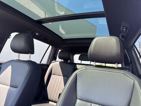 Certified 2023 Volkswagen Tiguan SE R-Line FWD image 33