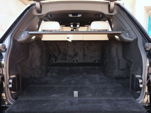 Certified 2023 Rolls-Royce Cullinan w/ Cullinan Package image 28