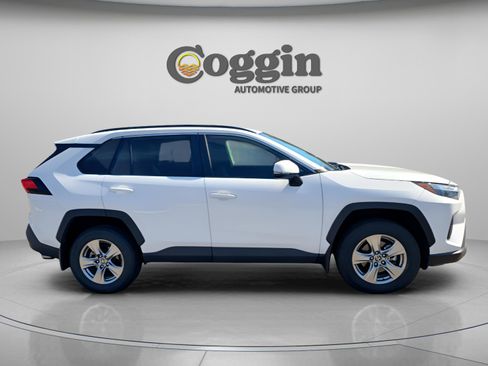 Used 2022 Toyota RAV4 XLE image 8