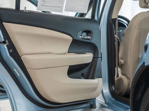 Used 2014 Chrysler 200 LX image 29