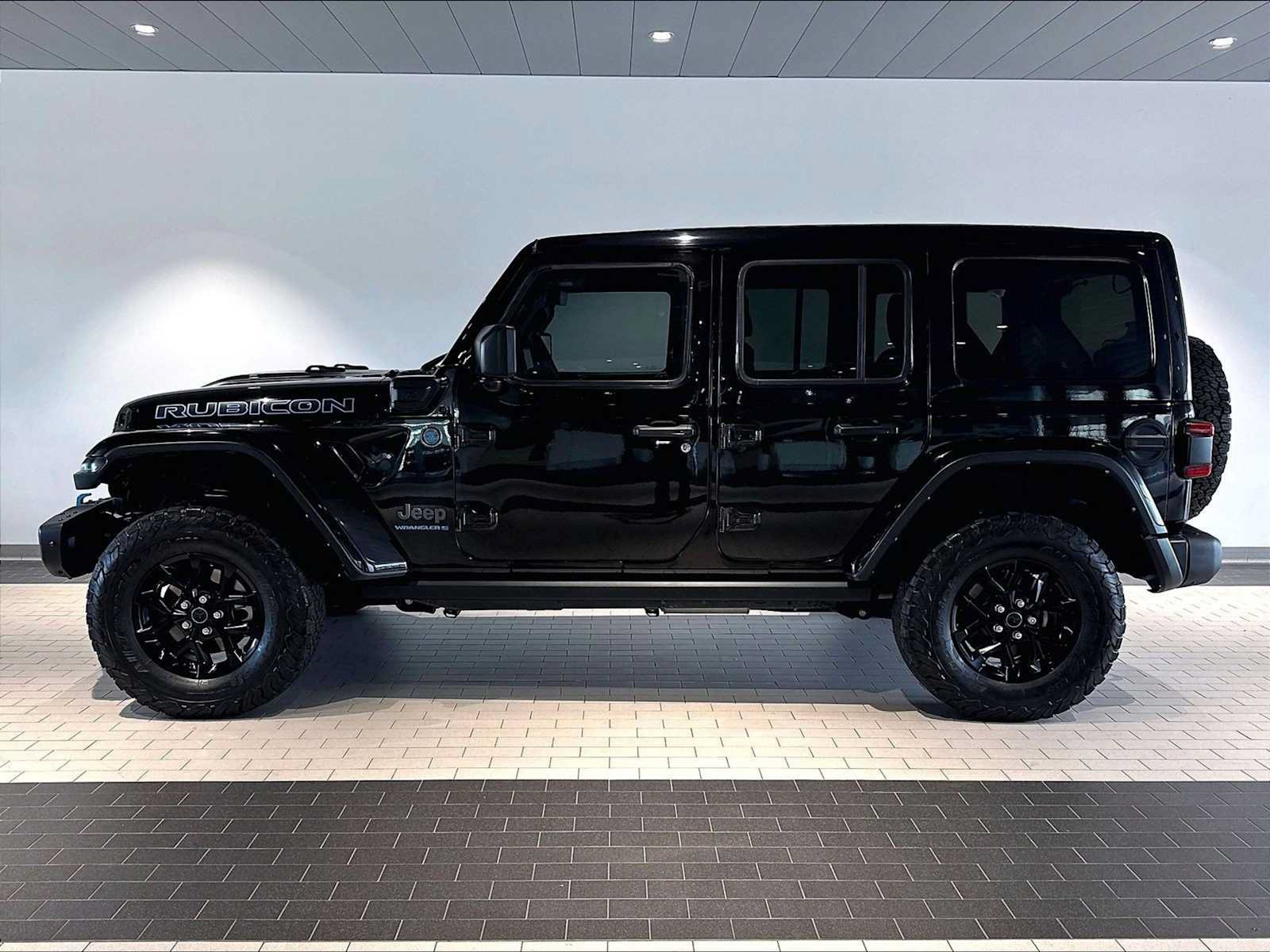 Used 2024 Jeep Wrangler Unlimited Rubicon 4xe AWD/4WD image 2