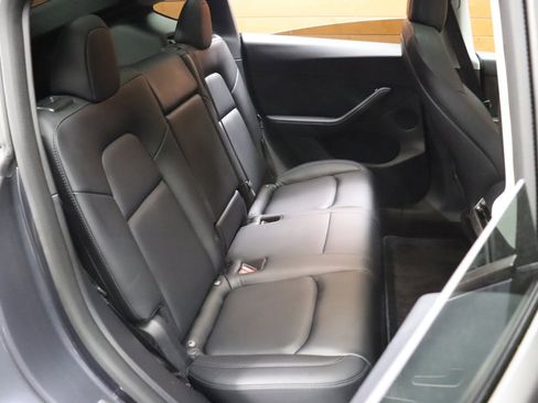 Used 2022 Tesla Model Y Long Range image 66