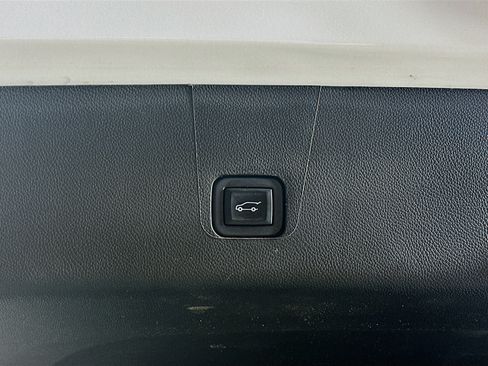 Used 2023 Chevrolet Traverse RS AWD/4WD image 32