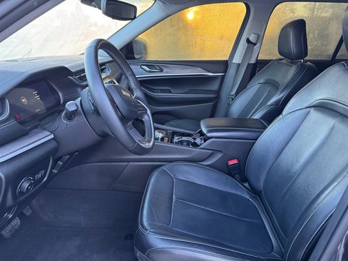 Used 2022 Jeep Grand Cherokee Limited image 12