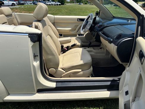 Used 2008 Volkswagen Beetle S FWD image 18
