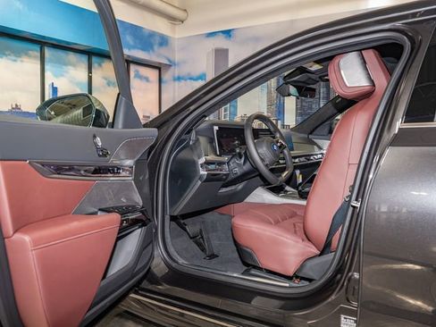 New 2026 BMW i7 xDrive60 w/ Executive Package image 13