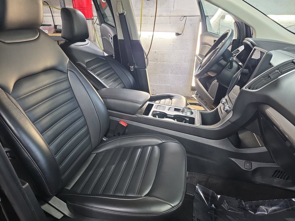 Used 2024 Ford Edge SEL AWD/4WD image 10