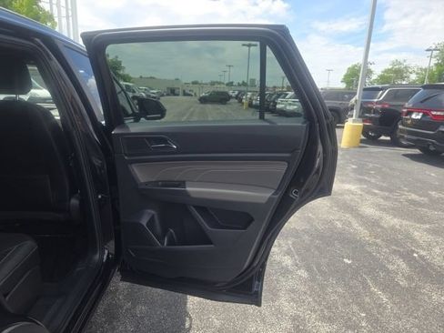 Used 2023 Volkswagen Atlas Cross Sport SE w/ Black Wheel Package AWD/4WD image 23