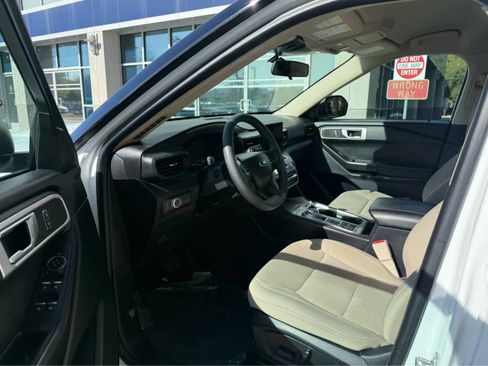 Used 2022 Ford Explorer Base image 3