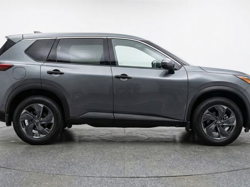 Used 2025 Nissan Rogue SV image 11