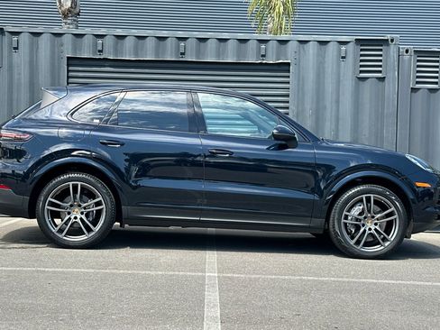 Certified 2023 Porsche Cayenne AWD/4WD image 9