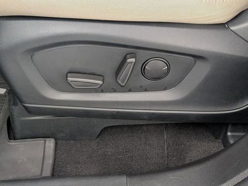 Used 2023 Ford Explorer XLT RWD image 14