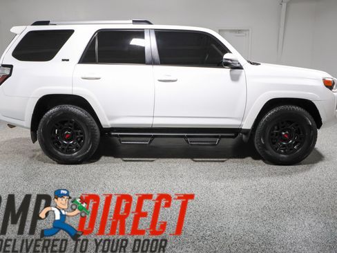 Used 2021 Toyota 4Runner SR5 Premium w/ Moonroof Package AWD/4WD image 6
