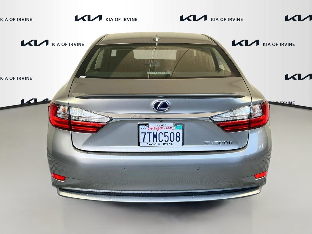 Used 2016 Lexus ES 300h w/ Luxury Package w/Wood Trim FWD image 7